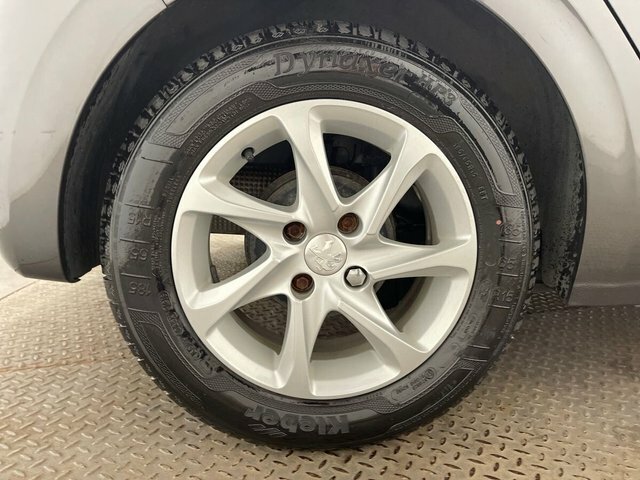 Peugeot 208 1.5 Bluehdi 100 Bhp Tech Edition  #22