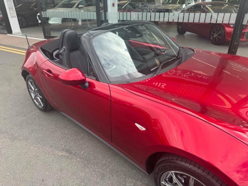 Mazda MX-5 1.5 Skyactiv-g Exclusive-line Roadster Red #2