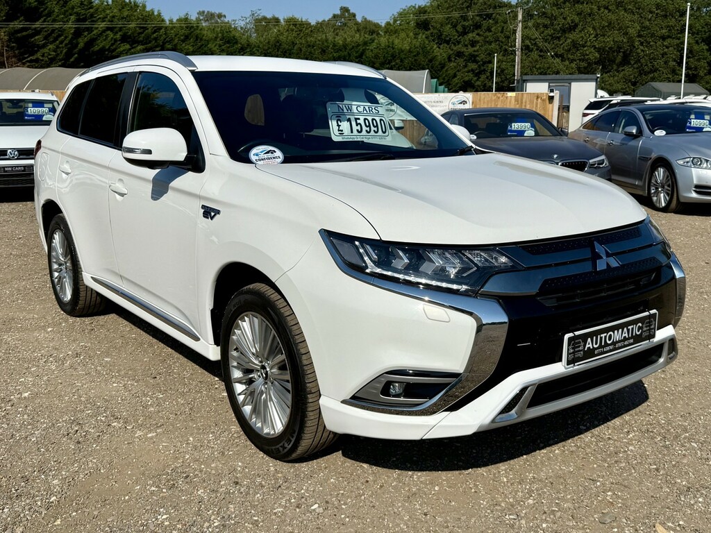 Mitsubishi Outlander 2.4 H Twinmotor 13.8Kwh 4H White