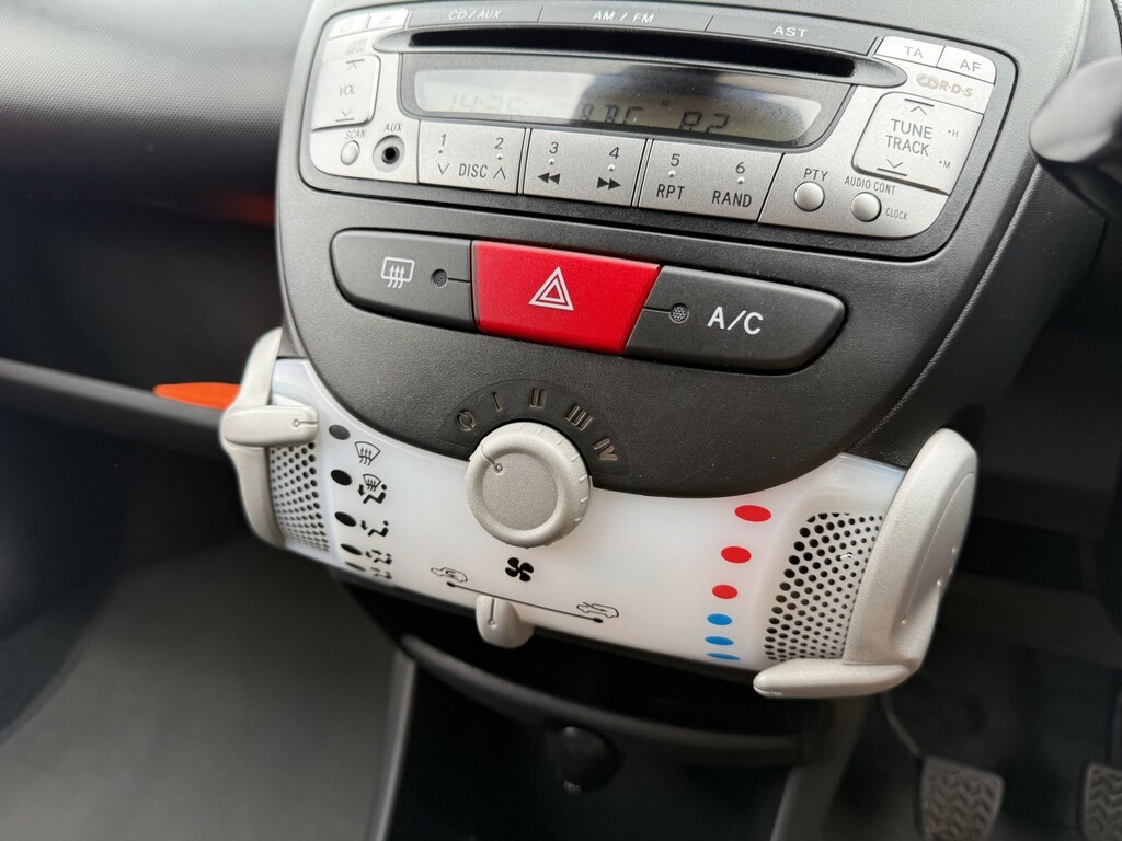 Toyota Aygo 1.0 Vvt-i Mode Ac Red #20