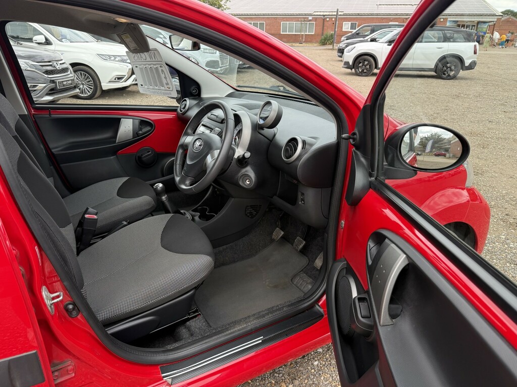 Toyota Aygo 1.0 Vvt-i Mode Ac Red #15
