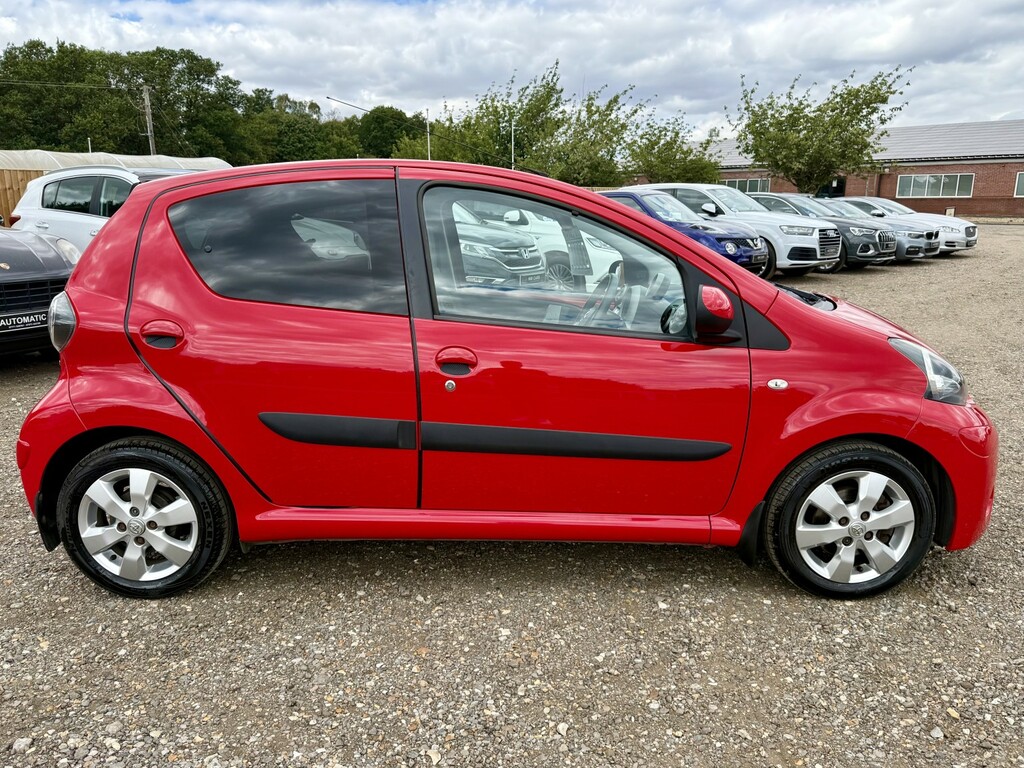 Toyota Aygo 1.0 Vvt-i Mode Ac Red #8