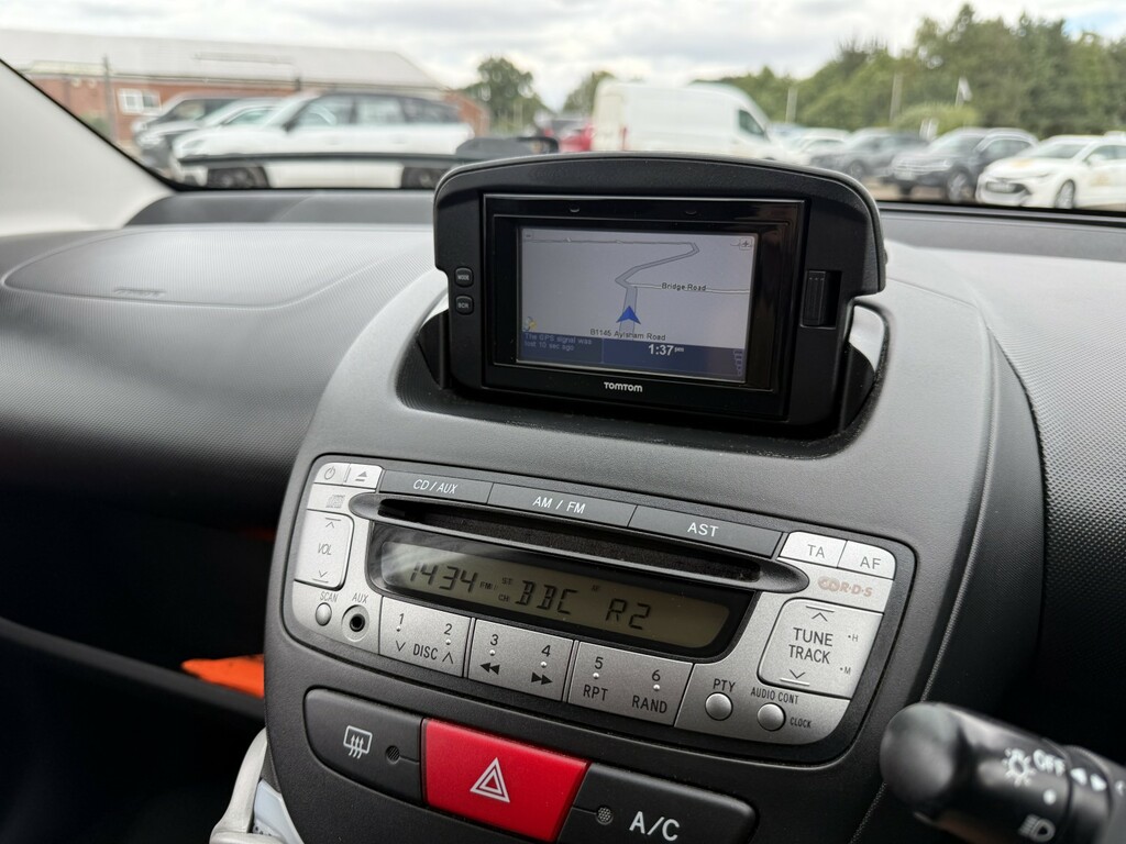 Toyota Aygo 1.0 Vvt-i Mode Ac Red #19