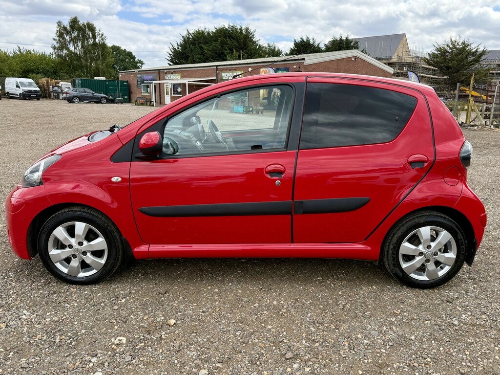Toyota Aygo 1.0 Vvt-i Mode Ac Red #4