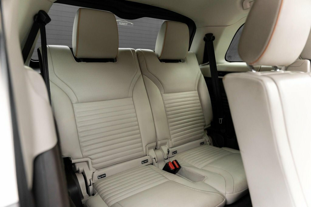 Land Rover Discovery Black #7