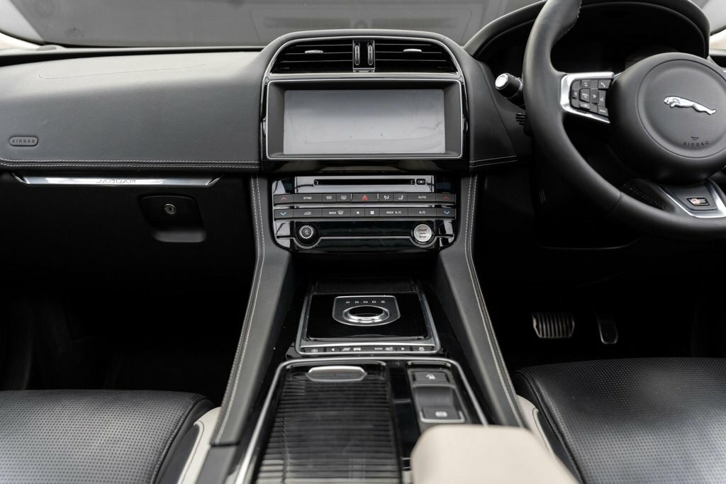 Jaguar F-Pace 2.0D Portfolio Awd Grey #15