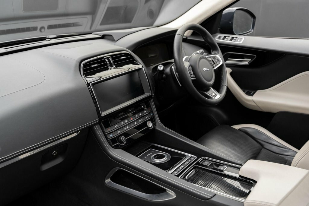 Jaguar F-Pace 2.0D Portfolio Awd Grey #23