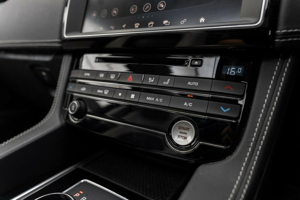 Jaguar F-Pace 2.0D Portfolio Awd Grey #35