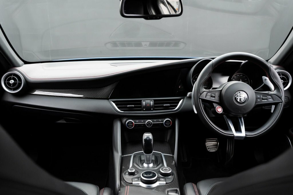 Alfa Romeo Giulia #25