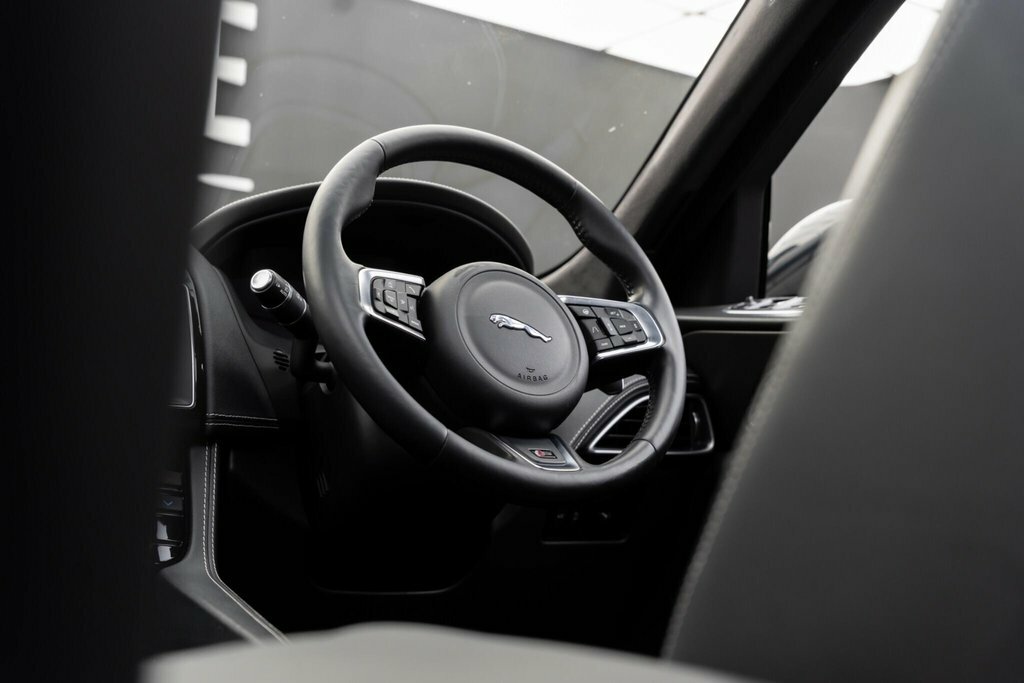 Jaguar F-Pace 2.0D 240 R-sport Awd White #50