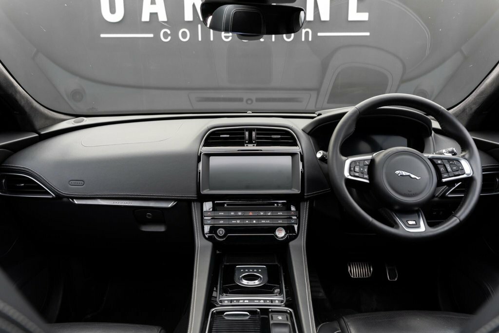 Jaguar F-Pace 2.0D 240 R-sport Awd White #19