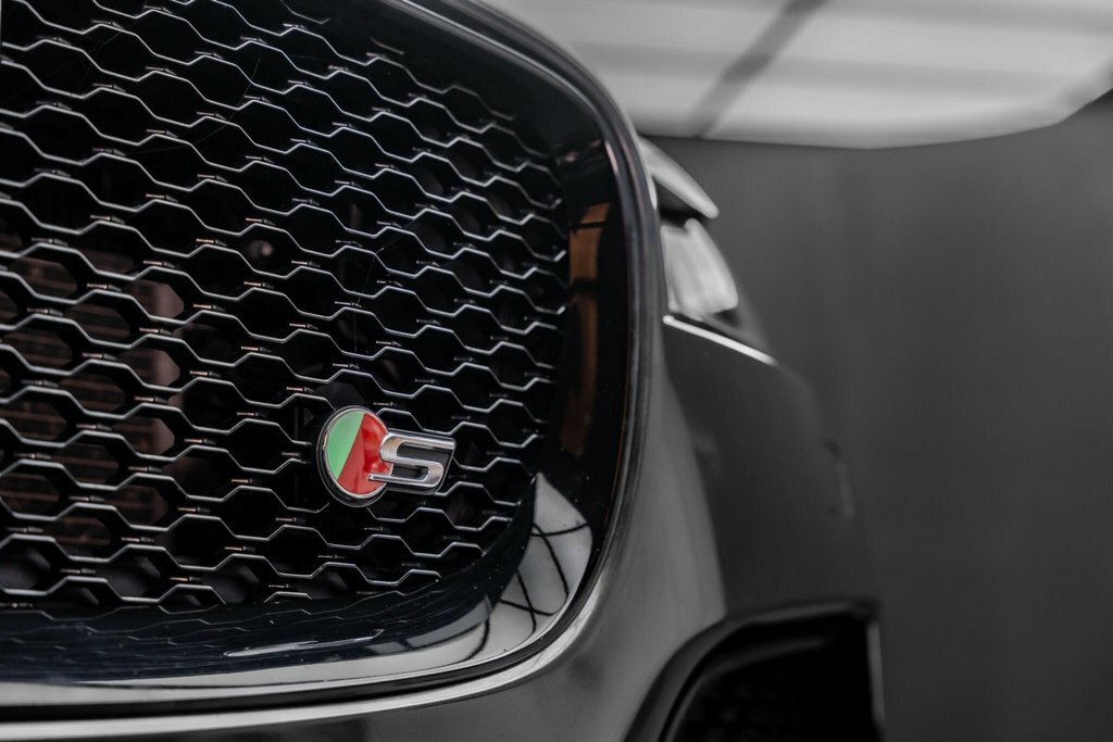 Jaguar F-Pace 2.0D 240 R-sport Awd White #40