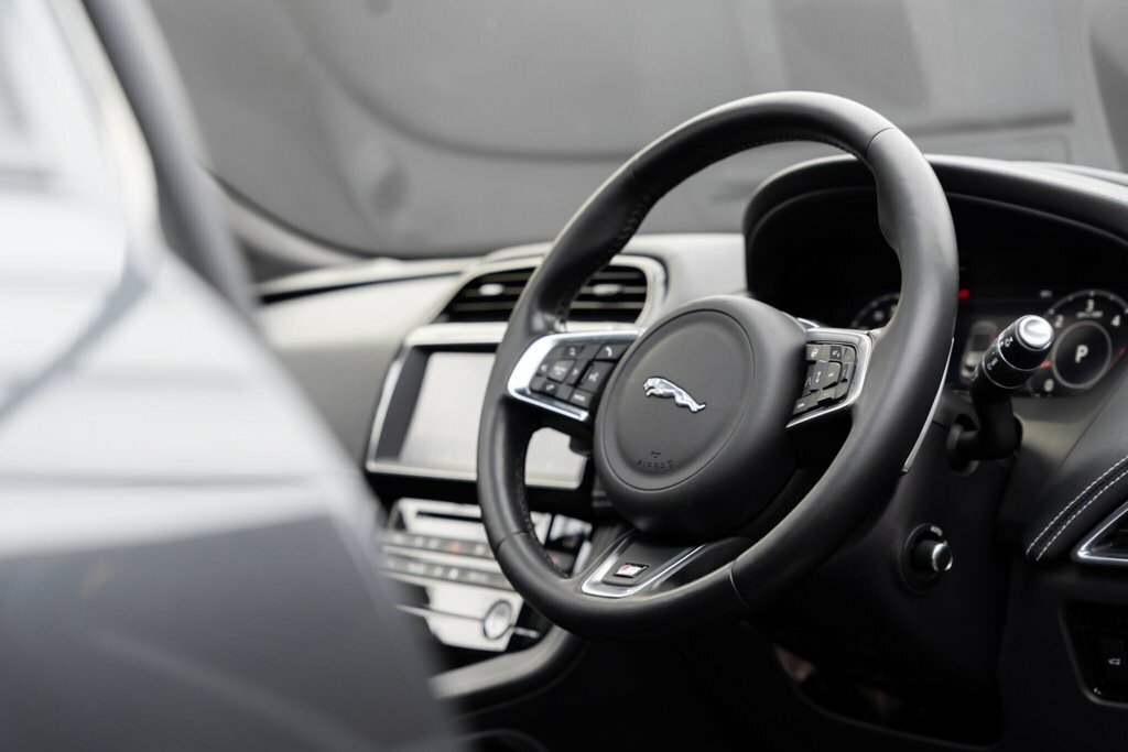 Jaguar F-Pace 2.0D 240 R-sport Awd White #37