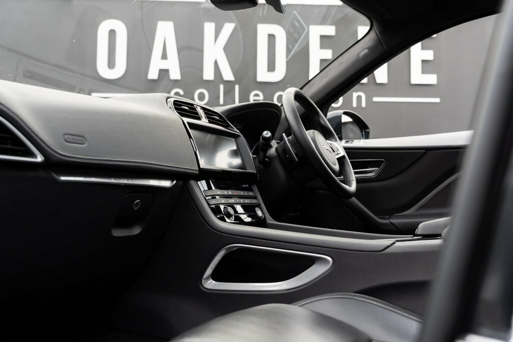 Jaguar F-Pace 2.0D 240 R-sport Awd White #51