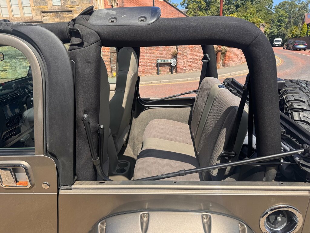 Jeep Wrangler 4.0 Sport Soft Top 4X4 Green #11