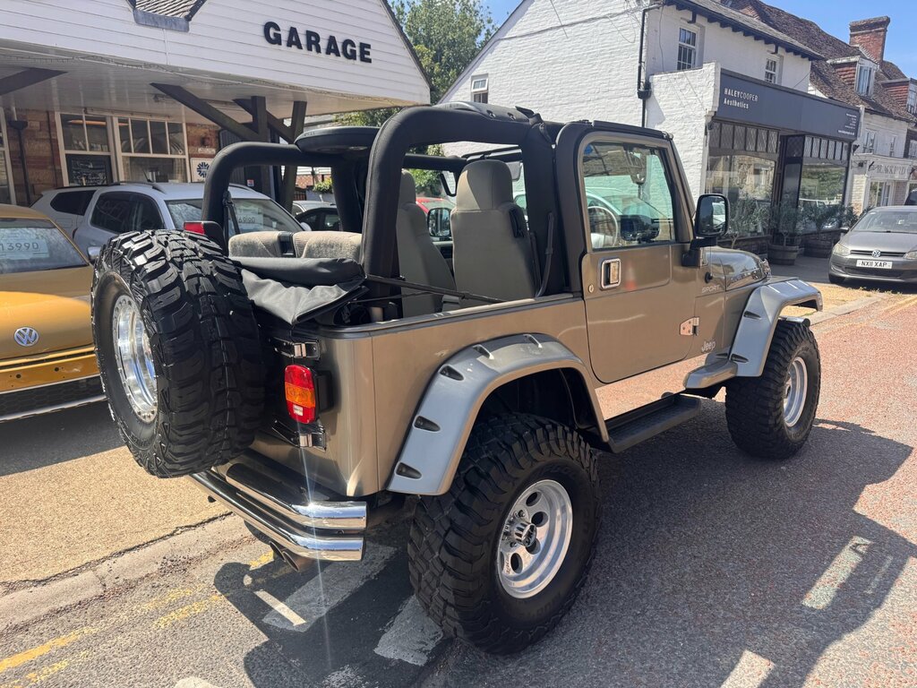 Jeep Wrangler 4.0 Sport Soft Top 4X4 Green #8