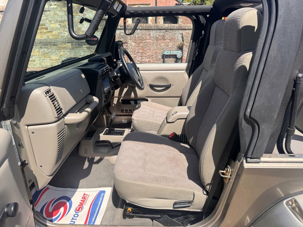 Jeep Wrangler 4.0 Sport Soft Top 4X4 Green #10