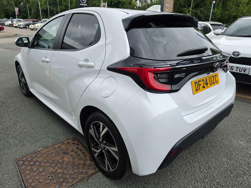 Toyota Yaris 1.5 Hybrid Design Cvt DF24UZC White #5