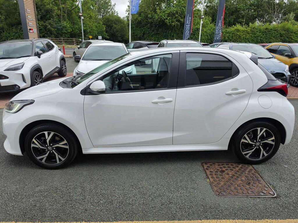 Toyota Yaris 1.5 Hybrid Design Cvt DF24UZC White #6