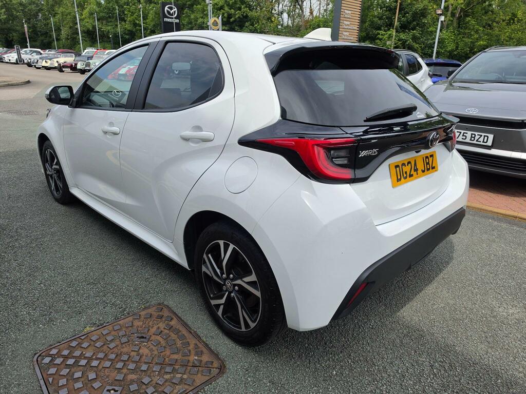 Toyota Yaris 1.5 Hybrid Design Cvt DG24JBZ White #5