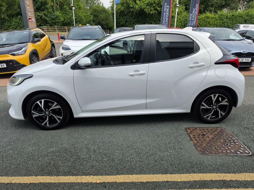 Toyota Yaris 1.5 Hybrid Design Cvt DG24JBZ White #6