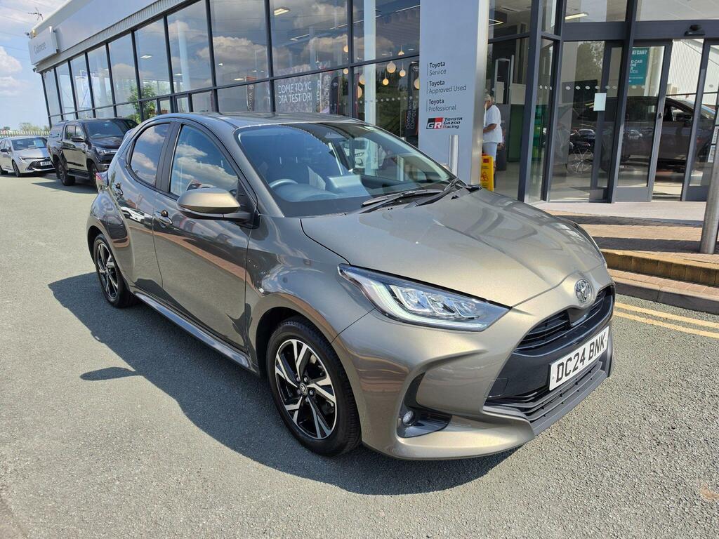 Toyota Yaris 1.5 Hybrid Design Cvt Brown