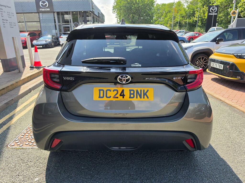 Toyota Yaris 1.5 Hybrid Design Cvt DC24BNK Brown #4
