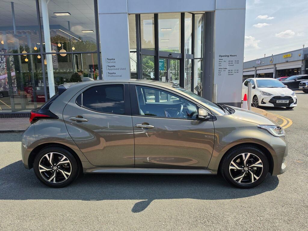 Toyota Yaris 1.5 Hybrid Design Cvt DC24BNK Brown #2