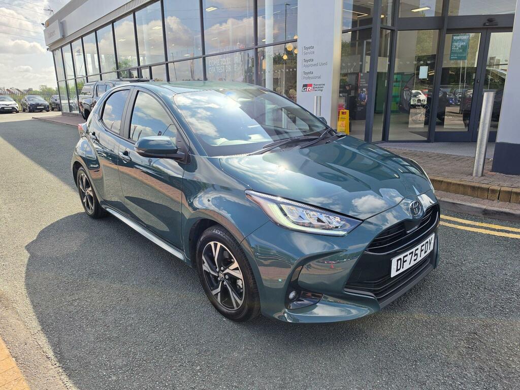 Toyota Yaris 1.5 Hybrid Design Cvt Green