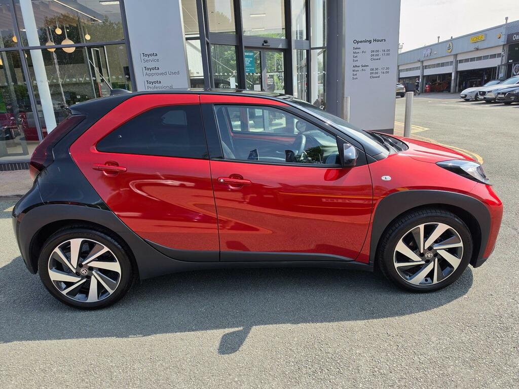 Toyota Aygo X 1.0 Vvt-i Edge Red #2