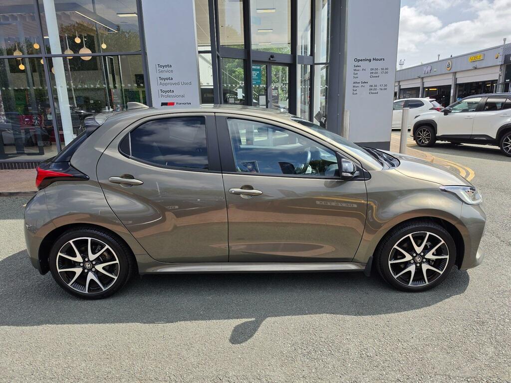 Toyota Yaris 1.5 Hybrid Dynamic Cvt WK22MPX Brown #2