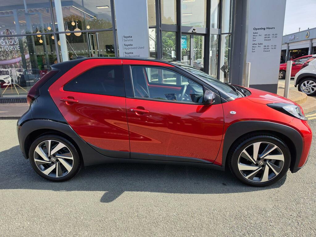 Toyota Aygo X 1.0 Vvt-i Edge Red #2