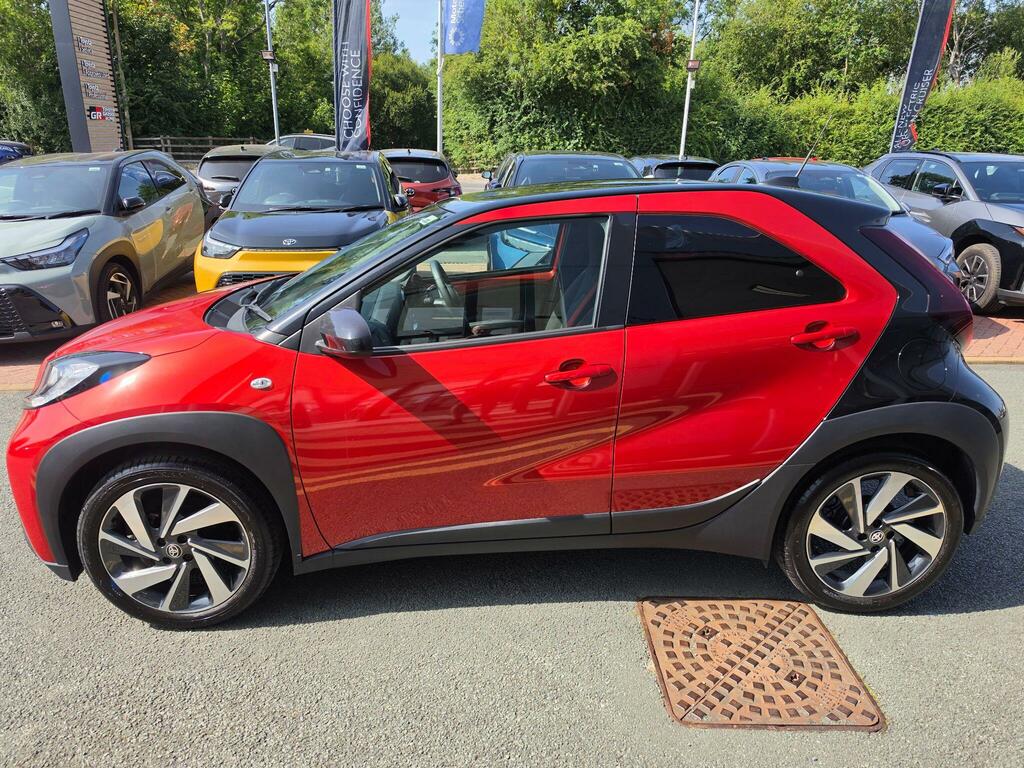 Toyota Aygo X 1.0 Vvt-i Edge Red #6