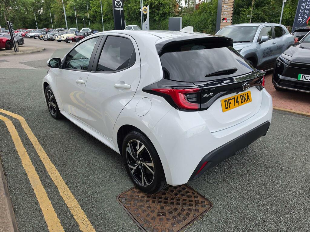 Toyota Yaris 1.5 Hybrid Design Cvt DF74BKA White #5