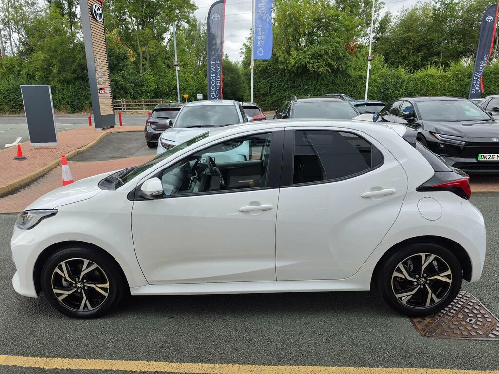 Toyota Yaris 1.5 Hybrid Design Cvt DF74BKA White #6