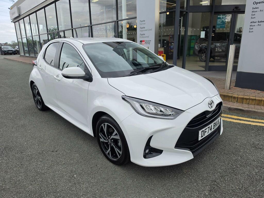 Toyota Yaris 1.5 Hybrid Design Cvt DF74BKA White