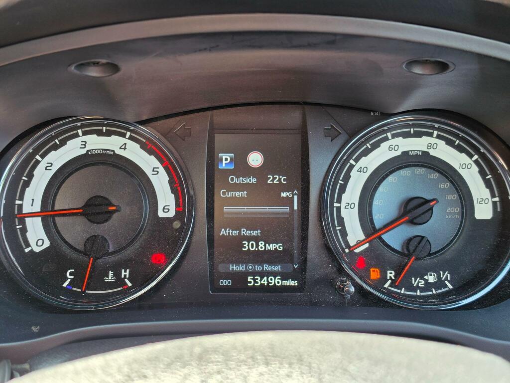 Toyota HILUX D-4d Active White #23
