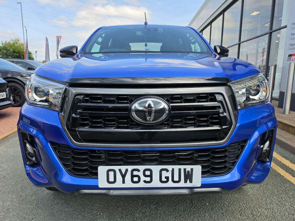 Toyota HILUX D-4d Active White #8
