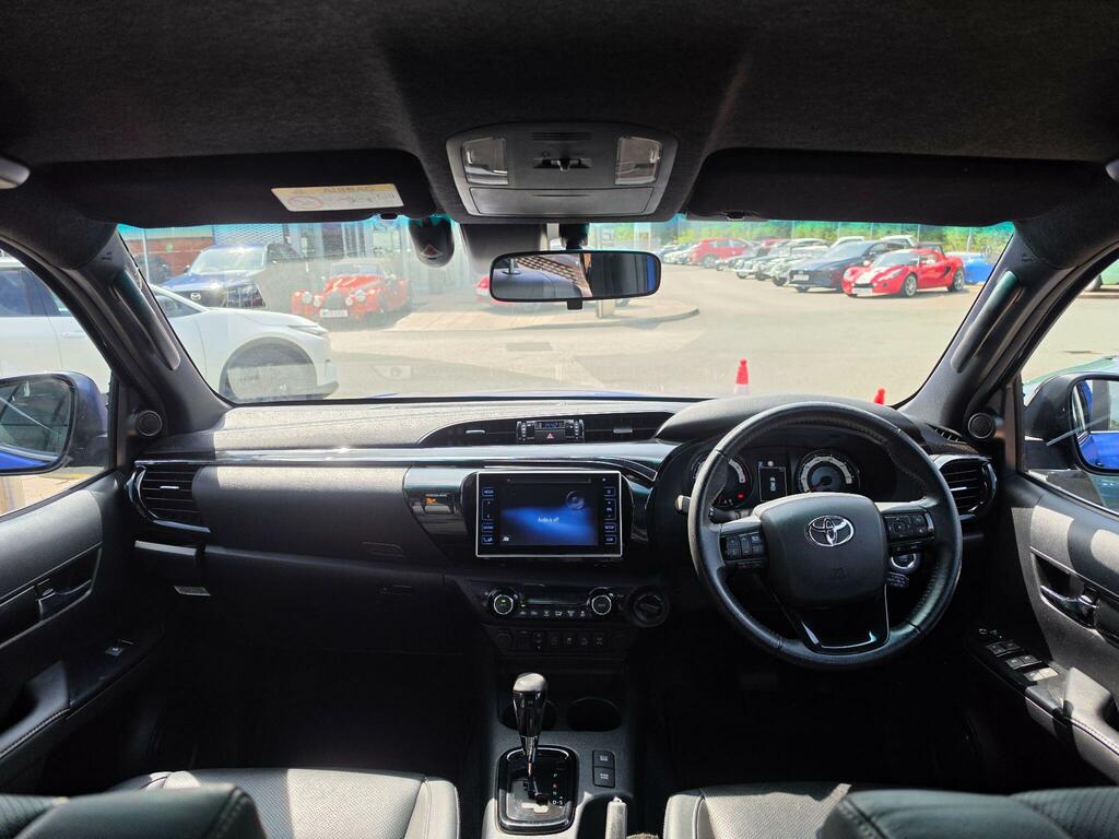 Toyota HILUX D-4d Active White #17