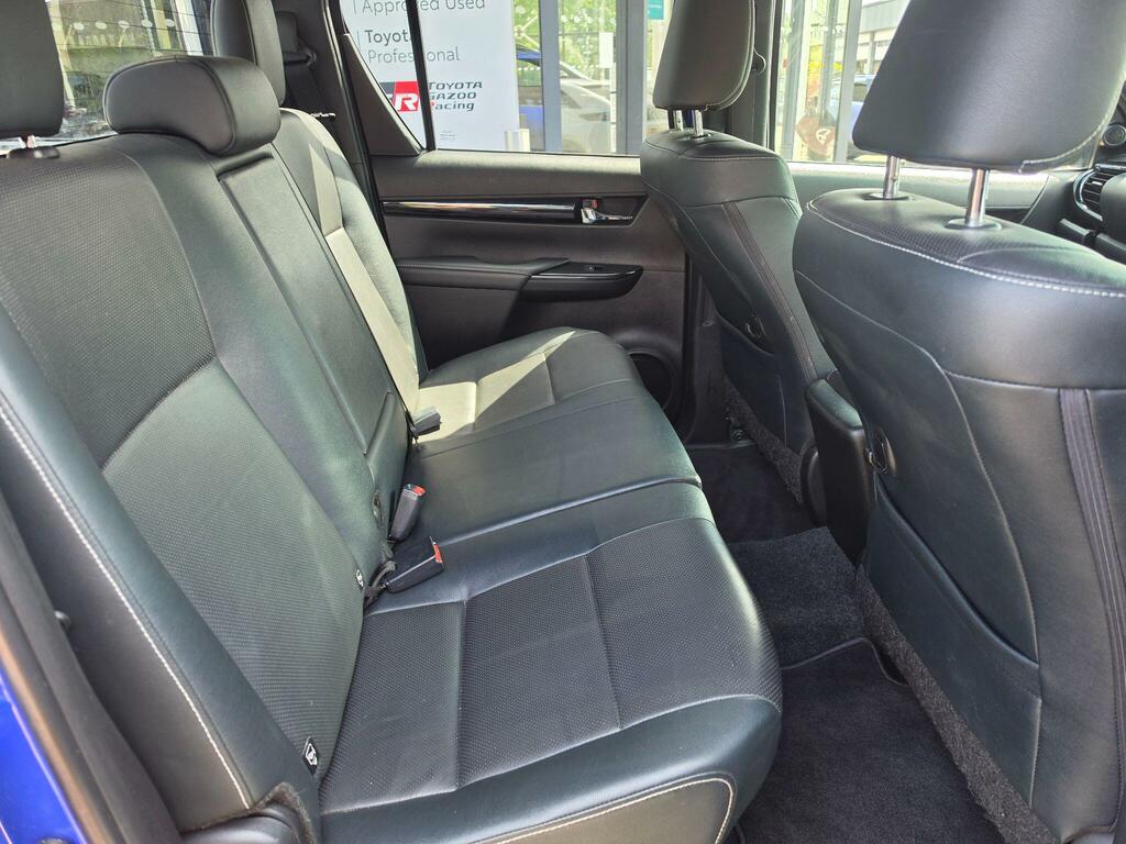 Toyota HILUX D-4d Active White #16
