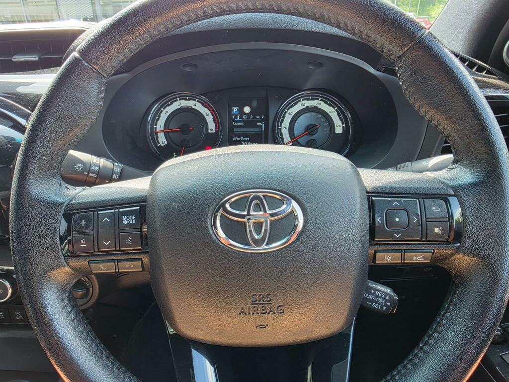 Toyota HILUX D-4d Active White #20