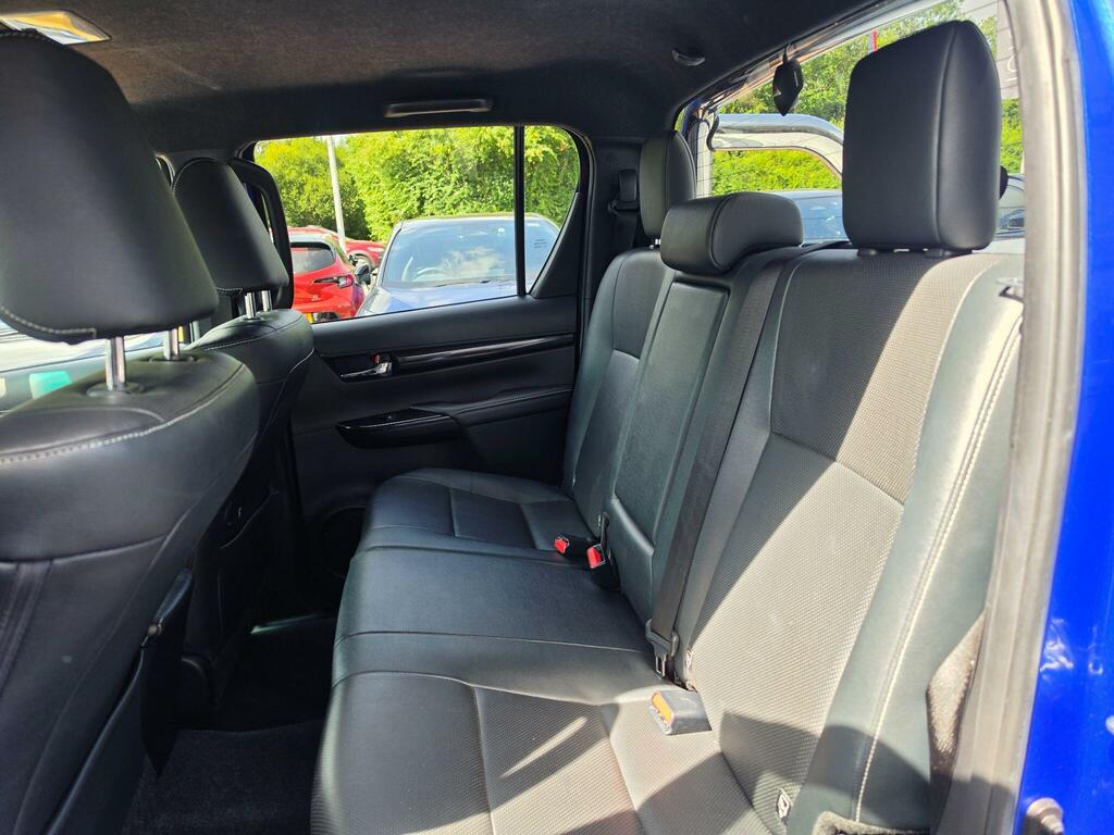 Toyota HILUX D-4d Active White #15