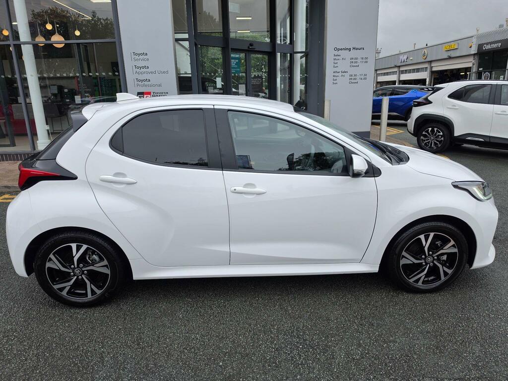 Toyota Yaris 1.5 Hybrid Design Cvt DC24ACO White #2