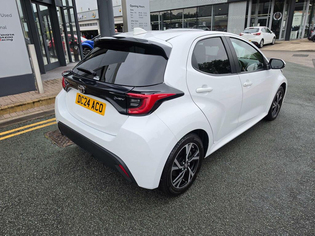 Toyota Yaris 1.5 Hybrid Design Cvt DC24ACO White #3