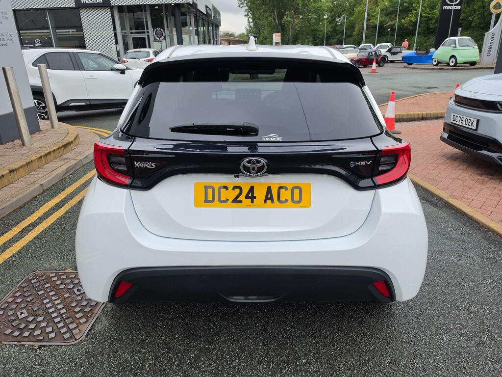 Toyota Yaris 1.5 Hybrid Design Cvt DC24ACO White #4