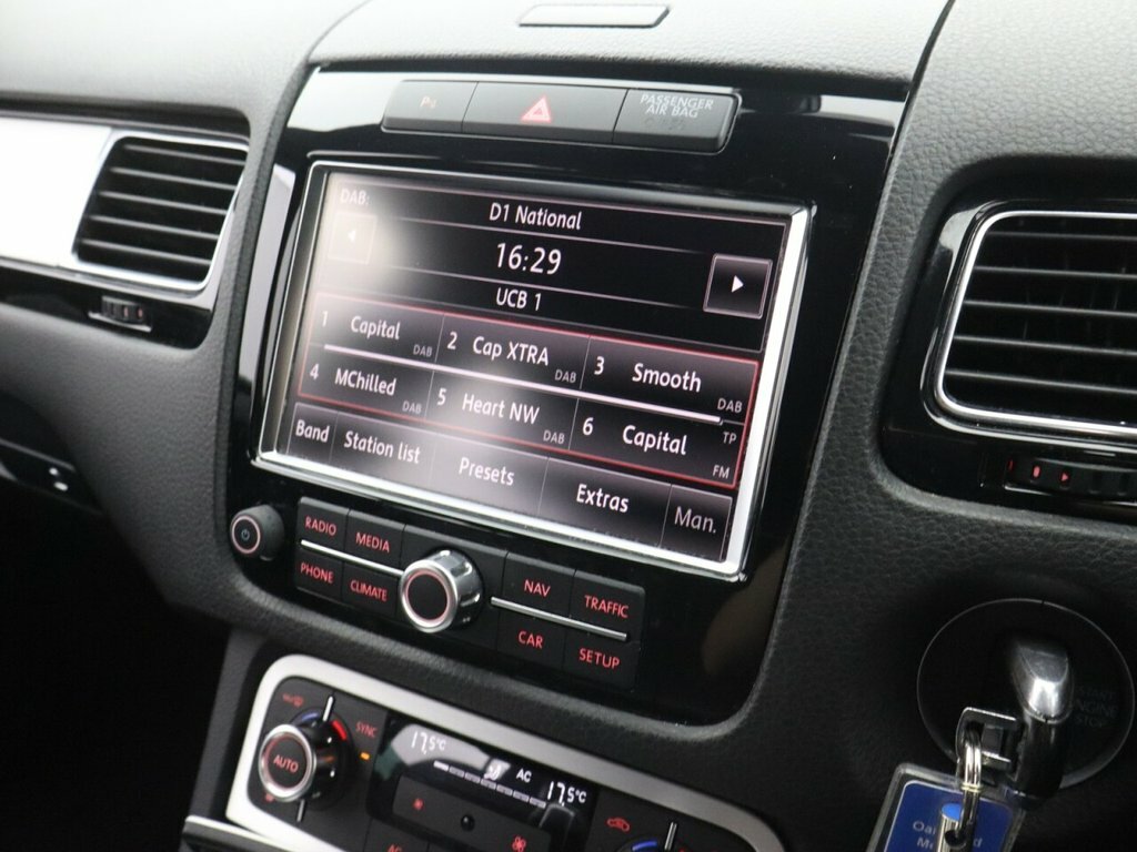 Volkswagen Touareg Tdi V6 Bluemotion Tech R-line White #17