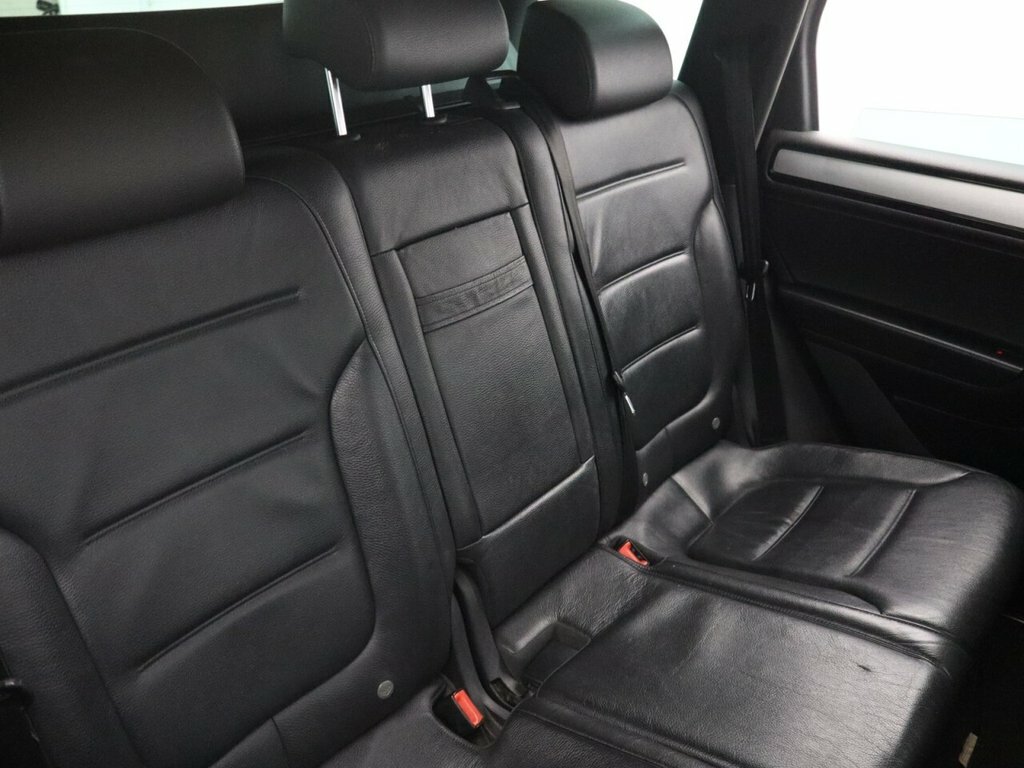 Volkswagen Touareg Tdi V6 Bluemotion Tech R-line White #35