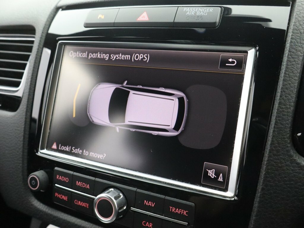 Volkswagen Touareg Tdi V6 Bluemotion Tech R-line White #26