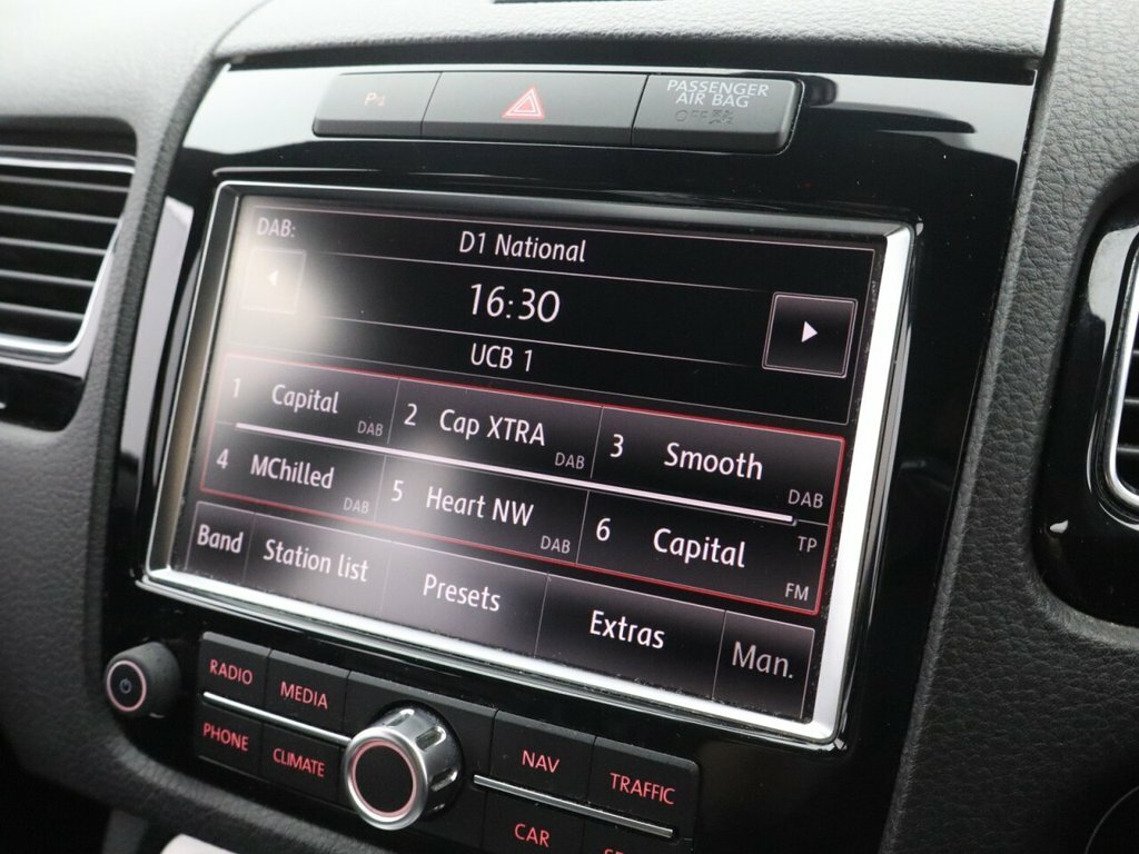 Volkswagen Touareg Tdi V6 Bluemotion Tech R-line White #25