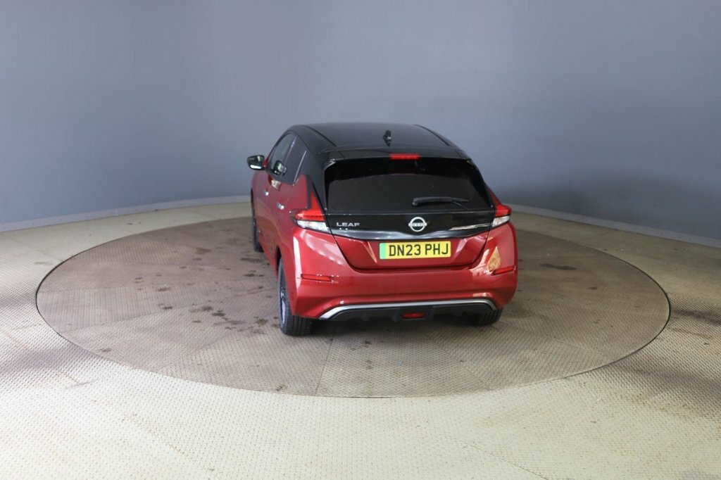 Nissan Leaf Hatchback Red #4
